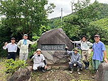 長野南支部による記念碑周辺除草作業