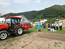 農業機械メーカーとのコラボ企画で最新農業機械について学習しました